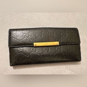Black Gucci wallet